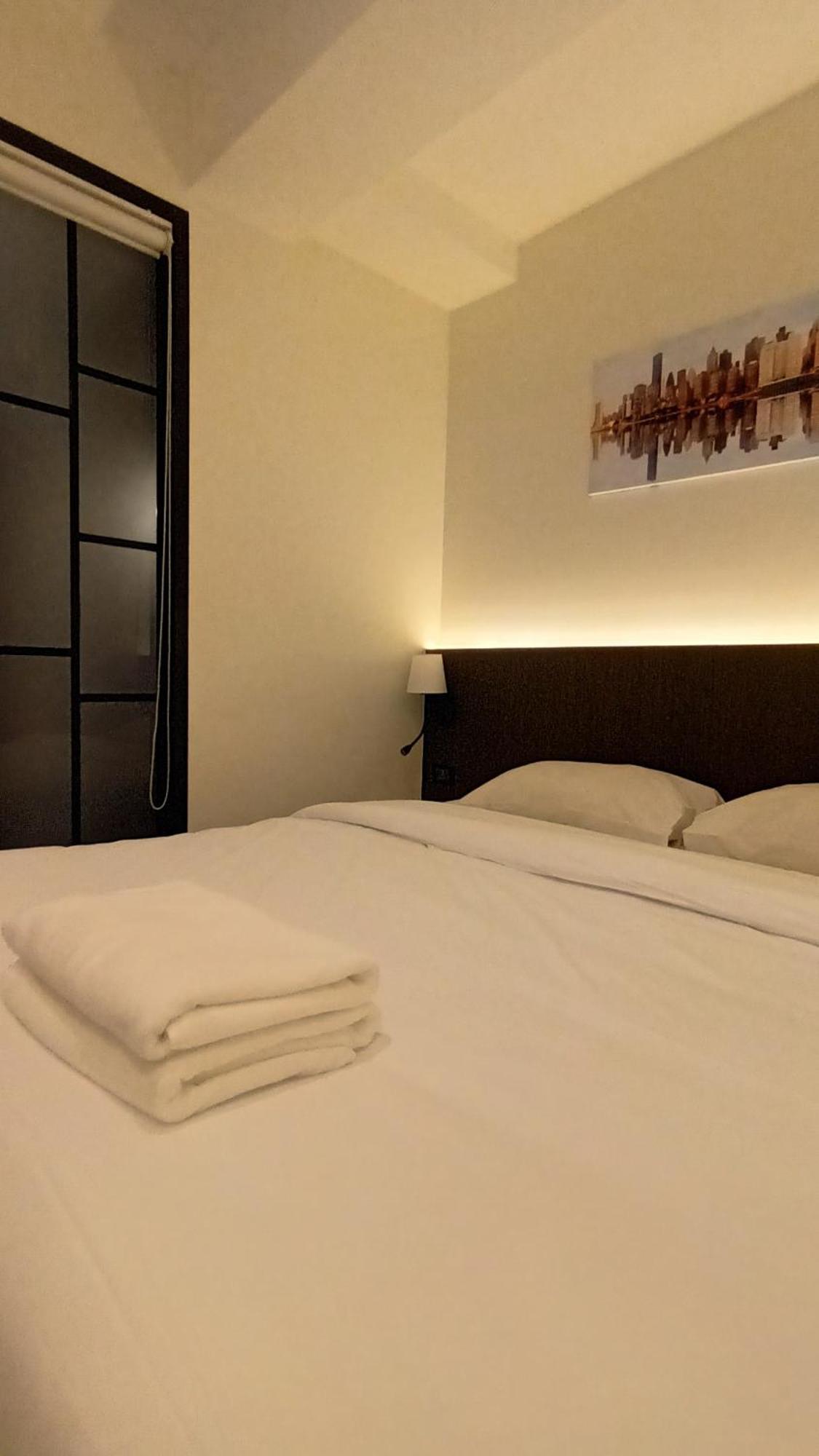 The Blocks Hostel Sukhumvit 10 Bangkok Exterior photo