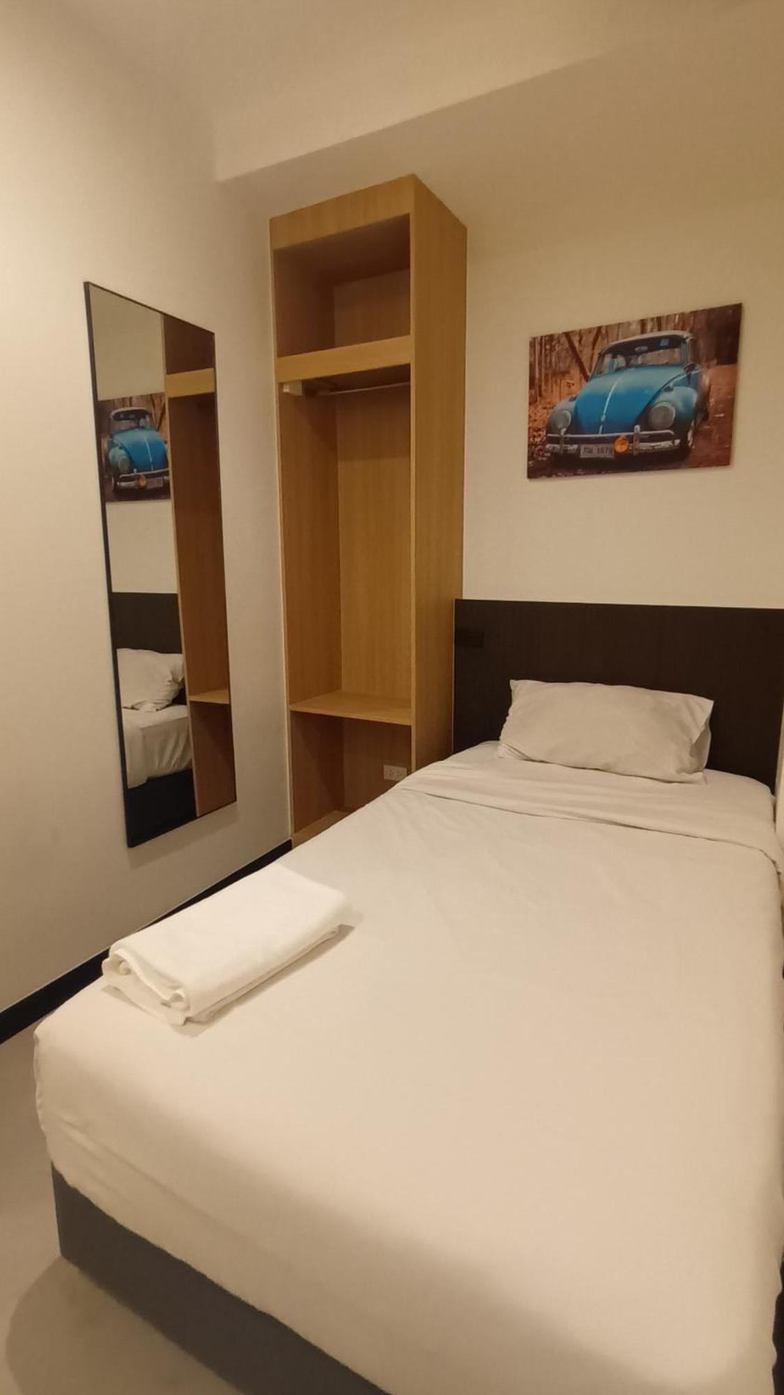 The Blocks Hostel Sukhumvit 10 Bangkok Exterior photo