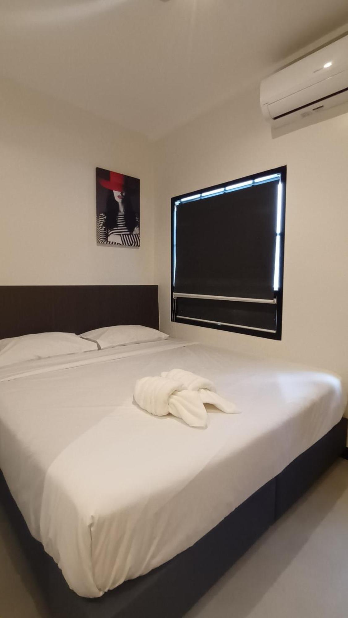 The Blocks Hostel Sukhumvit 10 Bangkok Exterior photo