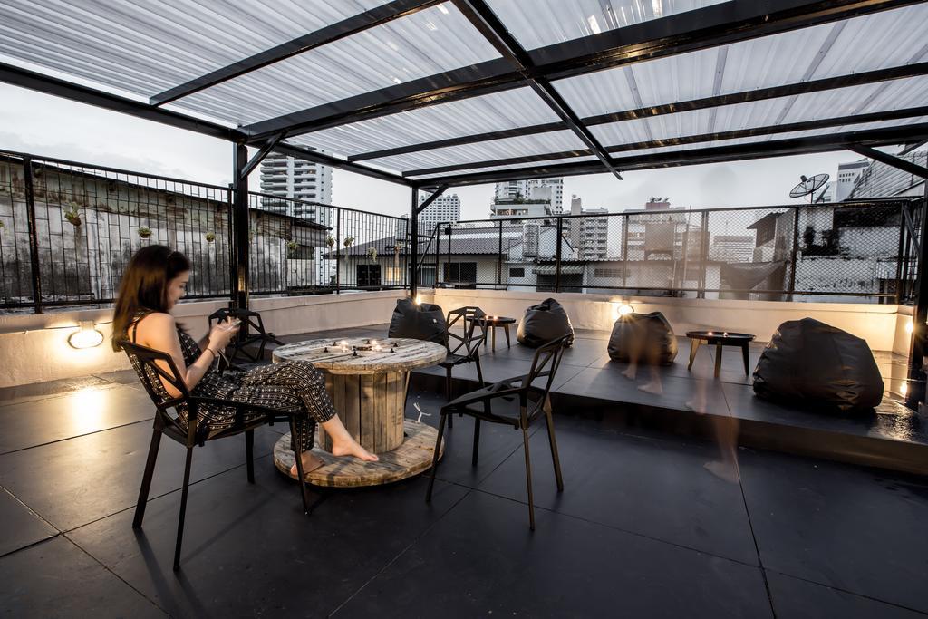 The Blocks Hostel Sukhumvit 10 Bangkok Exterior photo