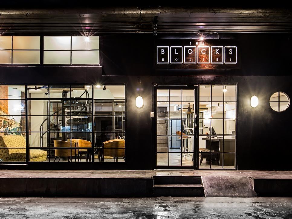 The Blocks Hostel Sukhumvit 10 Bangkok Exterior photo
