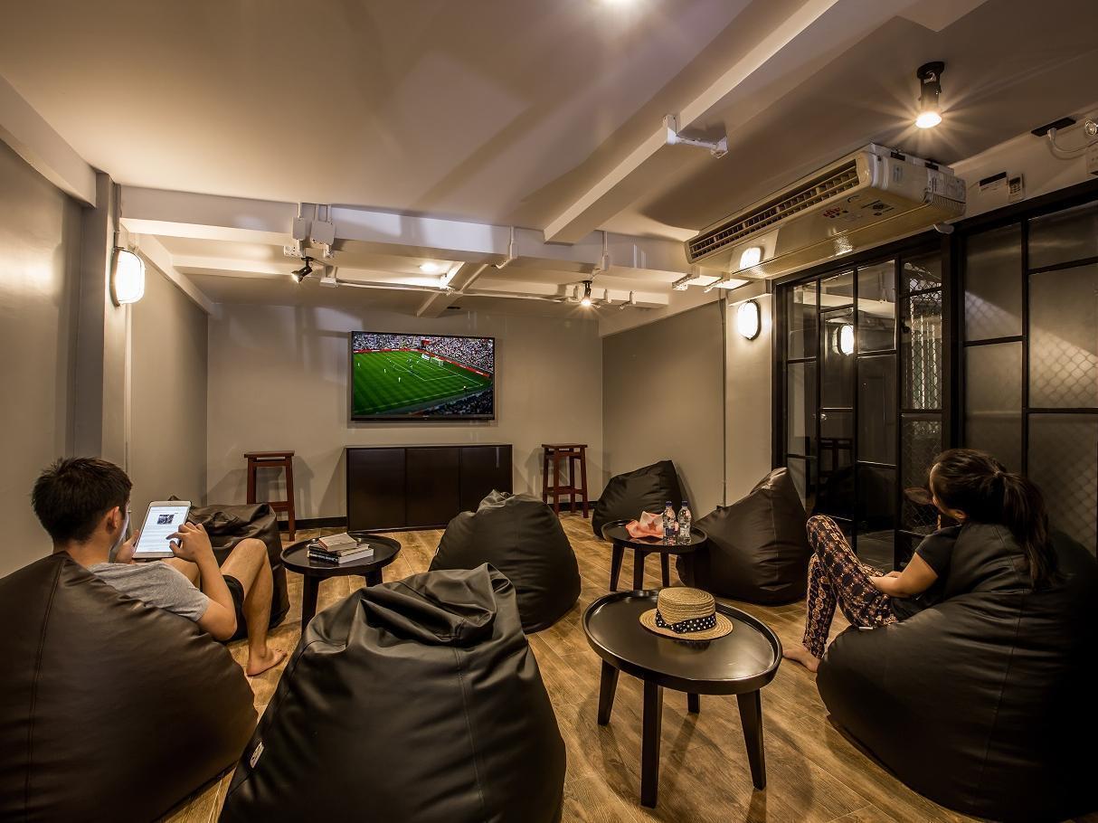 The Blocks Hostel Sukhumvit 10 Bangkok Exterior photo