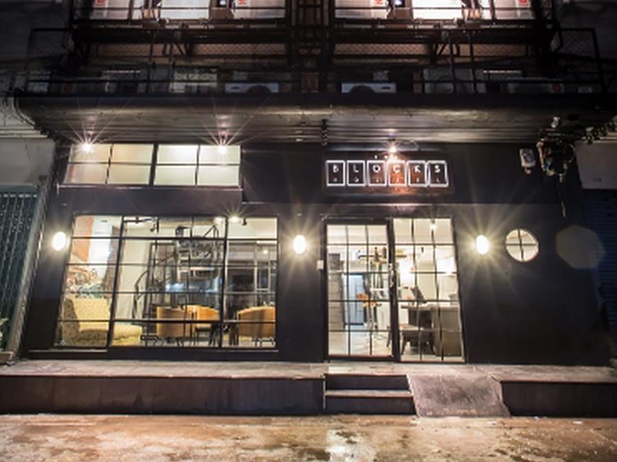 The Blocks Hostel Sukhumvit 10 Bangkok Exterior photo