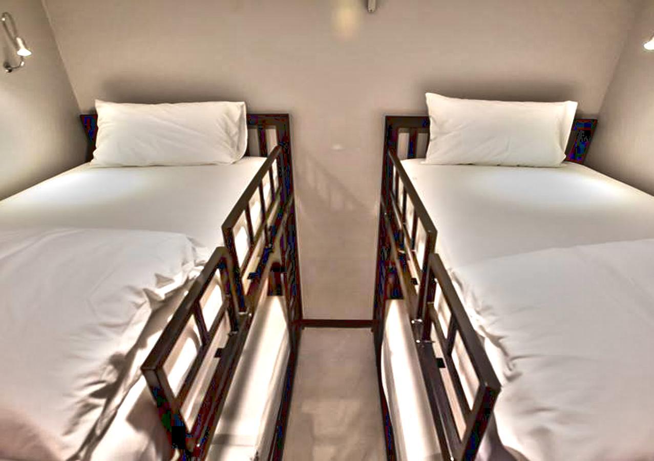The Blocks Hostel Sukhumvit 10 Bangkok Exterior photo