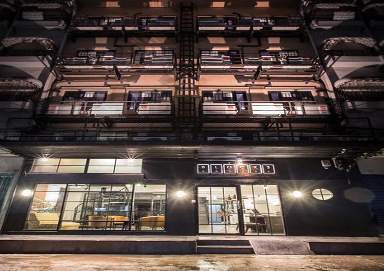 The Blocks Hostel Sukhumvit 10 Bangkok Exterior photo