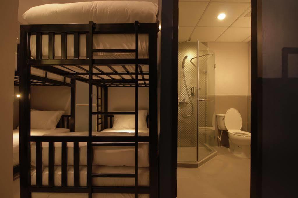 The Blocks Hostel Sukhumvit 10 Bangkok Exterior photo