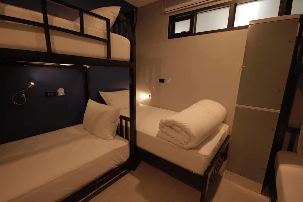 The Blocks Hostel Sukhumvit 10 Bangkok Exterior photo